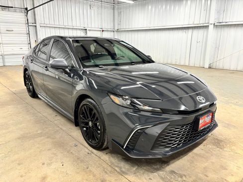Used 2026 Toyota Camry SE FWD image 1