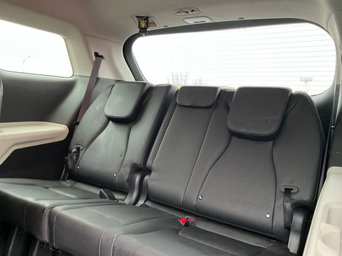Used 2022 Kia Carnival LX image 20