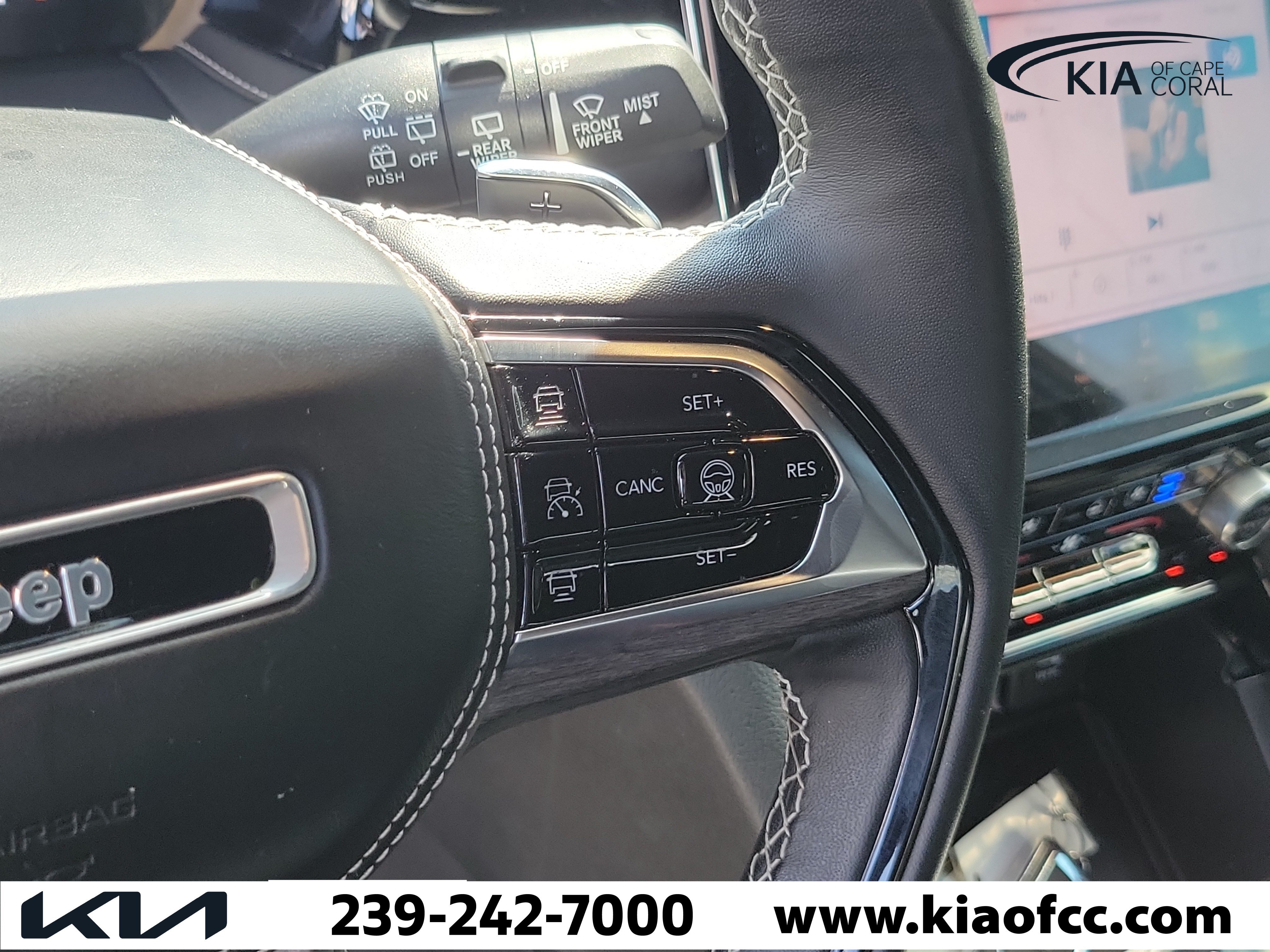 Used 2023 Jeep Grand Cherokee Overland w/ Adv Protech Group III RWD image 28