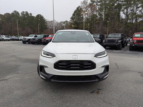 Used 2023 Honda HR-V Sport image 2