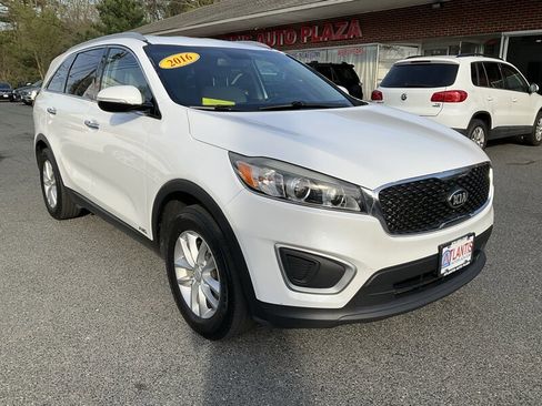 Used 2016 Kia Sorento AWD w/ LX Convenience Package image 3