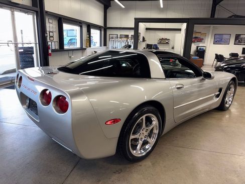 Used 2004 Chevrolet Corvette Coupe w/ Preferred Equipment Group image 11