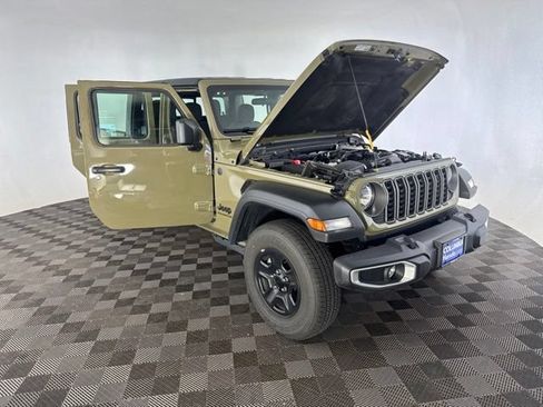 Used 2026 Jeep Gladiator Sport AWD/4WD image 16