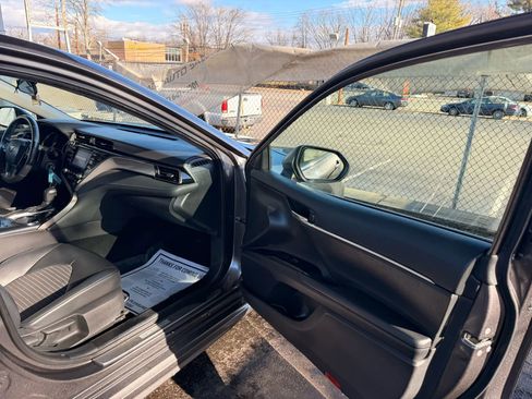 Used 2020 Toyota Camry SE image 24
