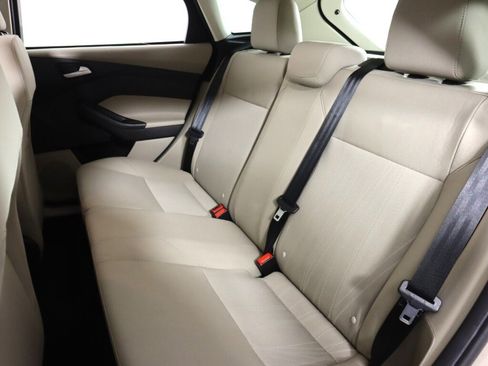 Used 2018 Ford Focus SE image 30