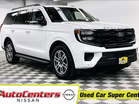 Used 2025 Ford Expedition Active AWD/4WD image 1