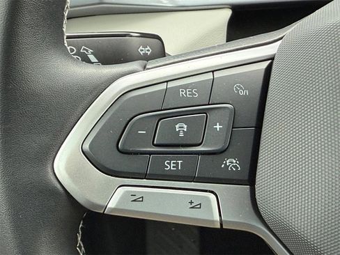 Certified 2025 Volkswagen Taos SEL image 16