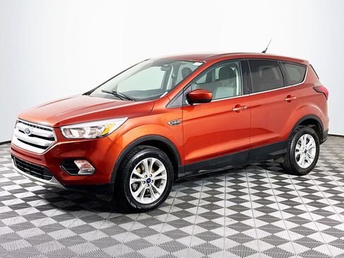 Used 2019 Ford Escape SE image 4
