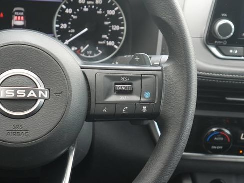 Used 2024 Nissan Rogue SV FWD image 15