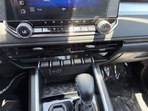 Used 2026 Chevrolet Colorado LT RWD image 32