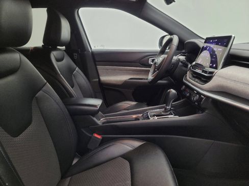 Used 2024 Jeep Compass Latitude image 21