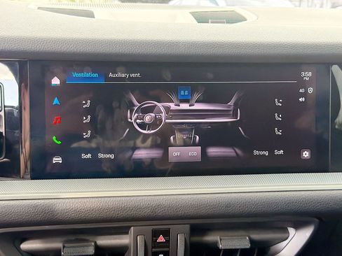 Used 2024 Porsche Cayenne image 35