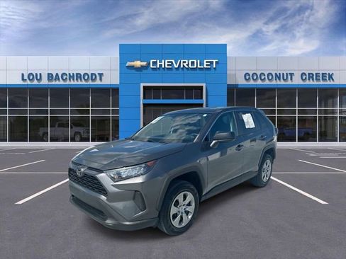 Used 2022 Toyota RAV4 LE image 4