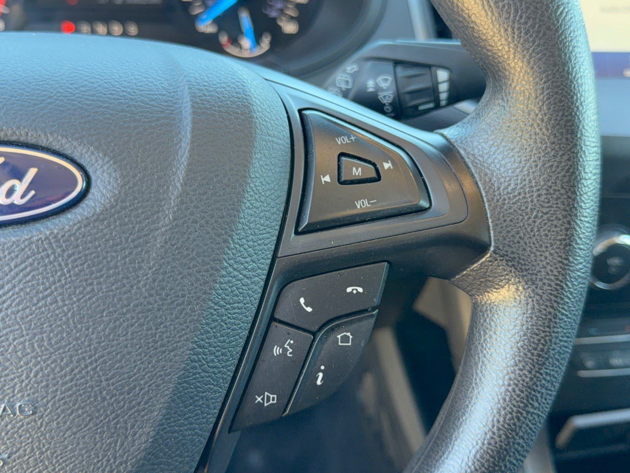 Used 2020 Ford Edge SE FWD image 18