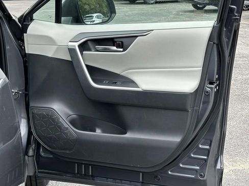 Used 2019 Toyota RAV4 XLE image 9