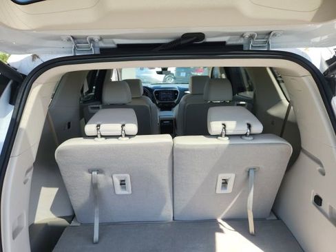 Used 2023 GMC Acadia Denali w/ Denali Ultimate Package AWD/4WD image 13