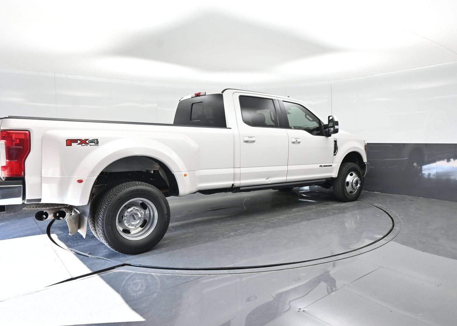 Used 2019 Ford F350 Lariat w/ Lariat Ultimate Package AWD/4WD image 11