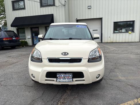 Used 2011 Kia Soul ! FWD image 7