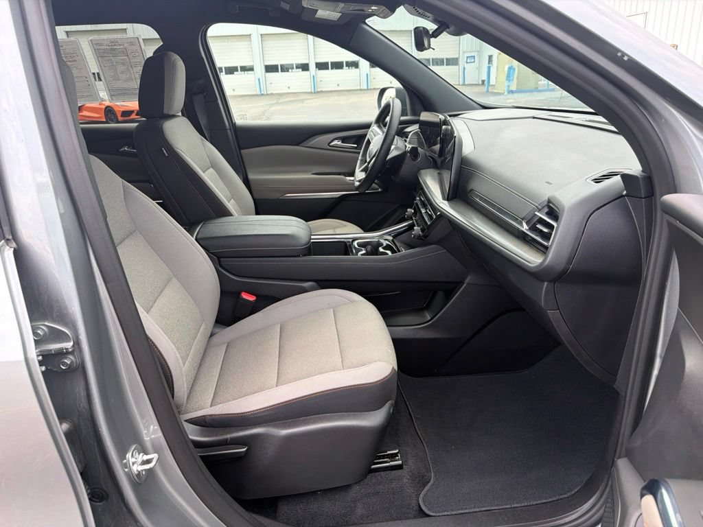 Used 2026 Chevrolet Traverse LT w/ Driver Confidence Package FWD image 10