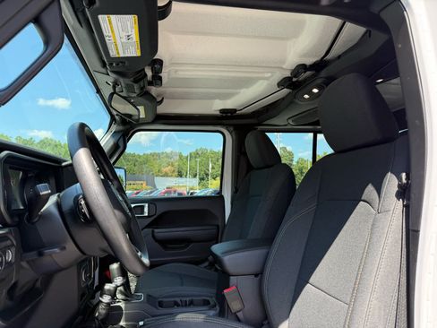 Used 2024 Jeep Gladiator Sport AWD/4WD image 23