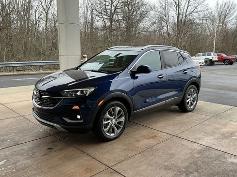 Used 2023 Buick Encore GX Essence w/ Experience Buick Package image 3