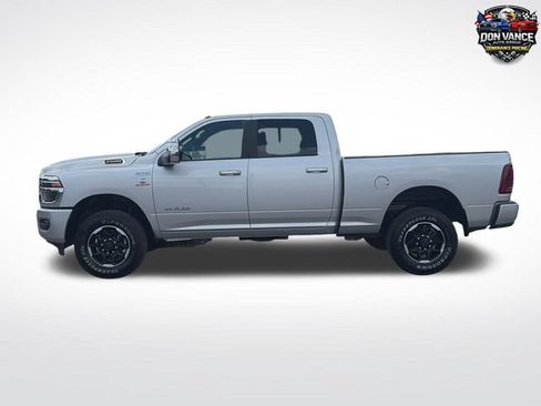 Used 2026 RAM 2500 Laramie AWD/4WD image 2