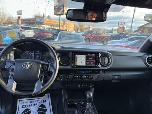 Used 2020 Toyota Tacoma TRD Sport image 13