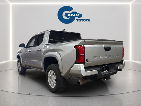 Used 2025 Toyota Tacoma SR5 AWD/4WD image 8