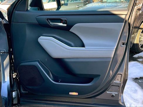 Certified 2022 Toyota Highlander XLE image 21
