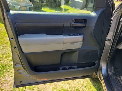 Used 2012 Toyota Tundra 4x4 CrewMax w/ Tow Pkg image 8