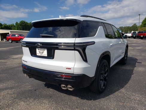 New 2026 Chevrolet Traverse RS w/ LPO, Floor Liner Package FWD image 3