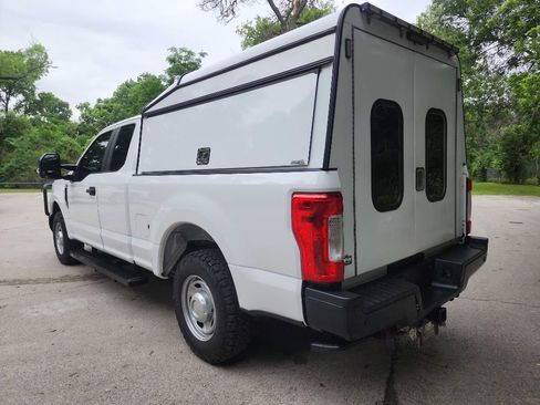 Used 2018 Ford F250 XL w/ Power Equipment Group RWD image 4