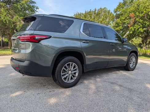 Used 2022 Chevrolet Traverse LT FWD image 9