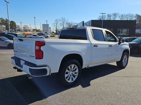 Used 2020 Chevrolet Silverado 1500 Custom w/ Custom Value Package image 9