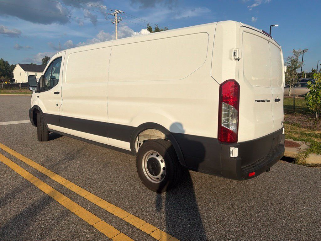 Used 2026 Ford Transit 250 Low Roof RWD image 3