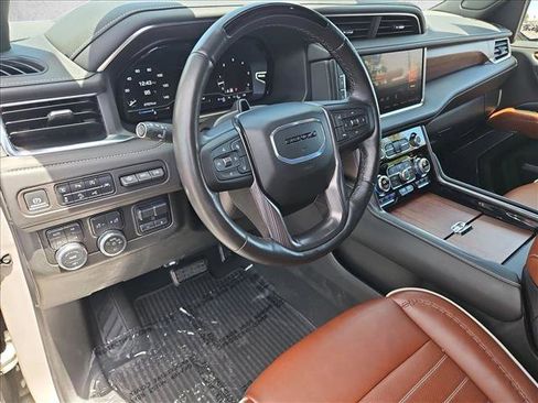Used 2024 GMC Yukon Denali Ultimate AWD/4WD image 10