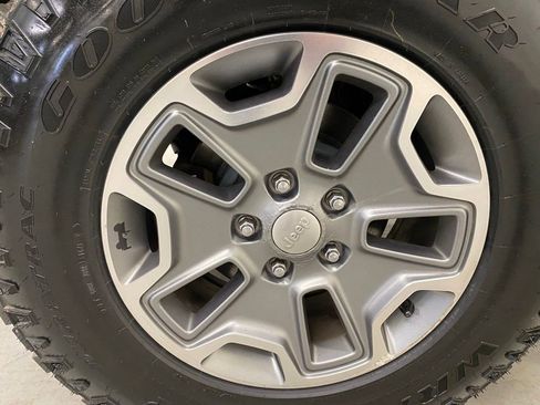 Used 2016 Jeep Wrangler Unlimited Rubicon w/ Connectivity Group AWD/4WD image 25