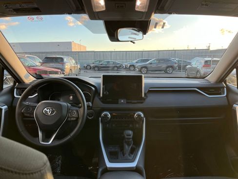 Used 2025 Toyota RAV4 XLE image 32