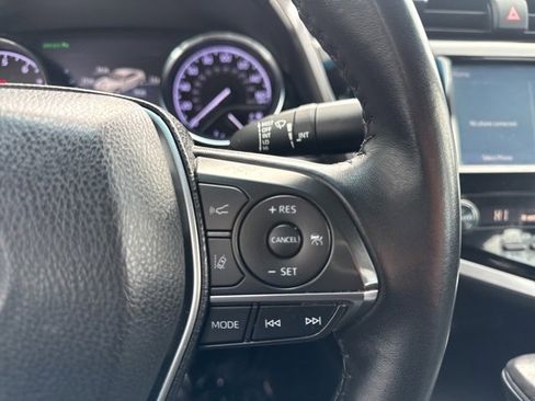 Used 2018 Toyota Camry L image 16