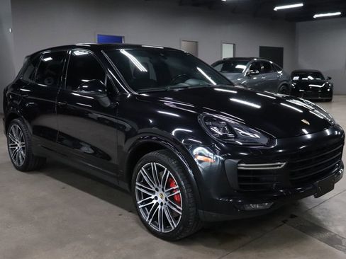 Used 2017 Porsche Cayenne Turbo image 7