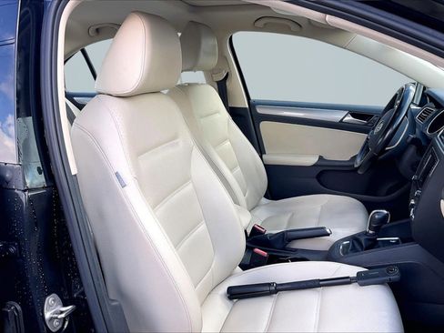 Used 2017 Volkswagen Jetta SE image 7