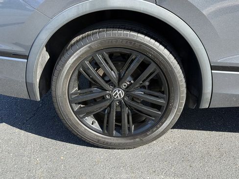 Used 2022 Volkswagen Tiguan SE R-Line image 9