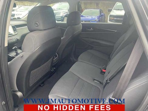 Used 2017 Kia Sorento FWD image 3
