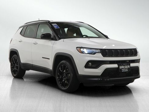 Used 2023 Jeep Compass Altitude w/ Convenience Group image 7