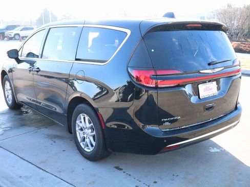New 2026 Chrysler Pacifica Select image 23