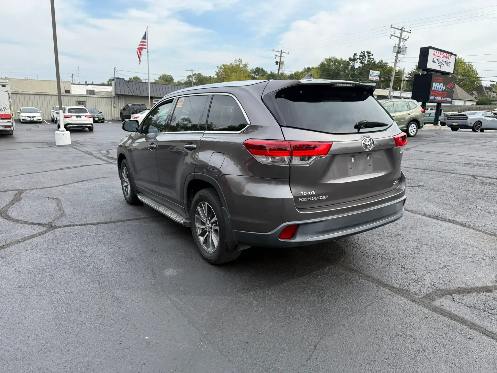 Used 2019 Toyota Highlander XLE FWD image 5