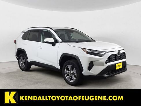 Used 2025 Toyota RAV4 XLE AWD/4WD image 7