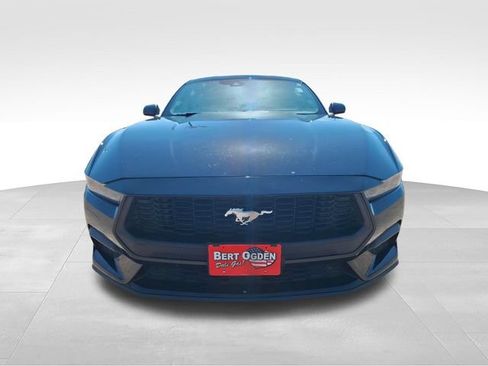 Used 2025 Ford Mustang Coupe RWD image 2