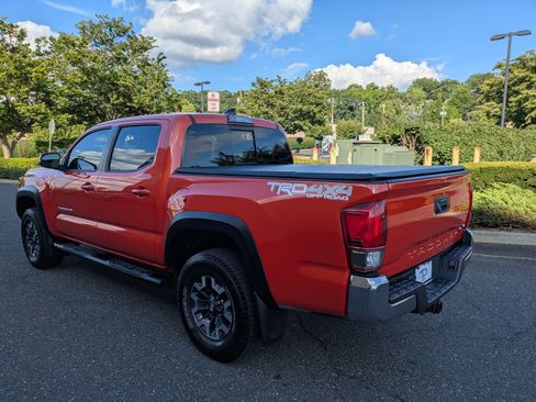 Used 2017 Toyota Tacoma TRD Off-Road w/ Tow Package (A/T) AWD/4WD image 5
