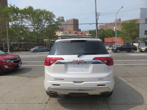 Used 2019 GMC Acadia Denali w/ Technology Package AWD/4WD image 8